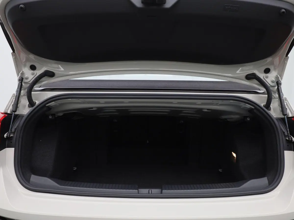 1.5 TSI R-Line 150 PK| Trekhaak Afneembaar | LEDER Interieur | Navigatie | Stoelverwarming | Stuurwielverwarming | Dodehoekdetectie | Achteruitrijcamera