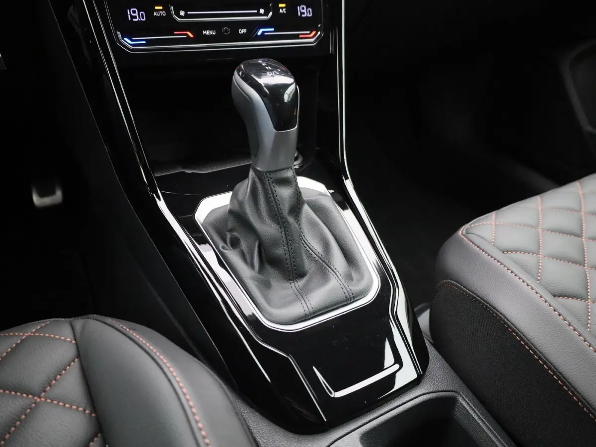 1.5 TSI R-Line 150 PK| Trekhaak Afneembaar | LEDER Interieur | Navigatie | Stoelverwarming | Stuurwielverwarming | Dodehoekdetectie | Achteruitrijcamera