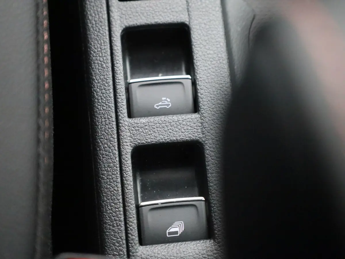 1.5 TSI R-Line 150 PK| Trekhaak Afneembaar | LEDER Interieur | Navigatie | Stoelverwarming | Stuurwielverwarming | Dodehoekdetectie | Achteruitrijcamera