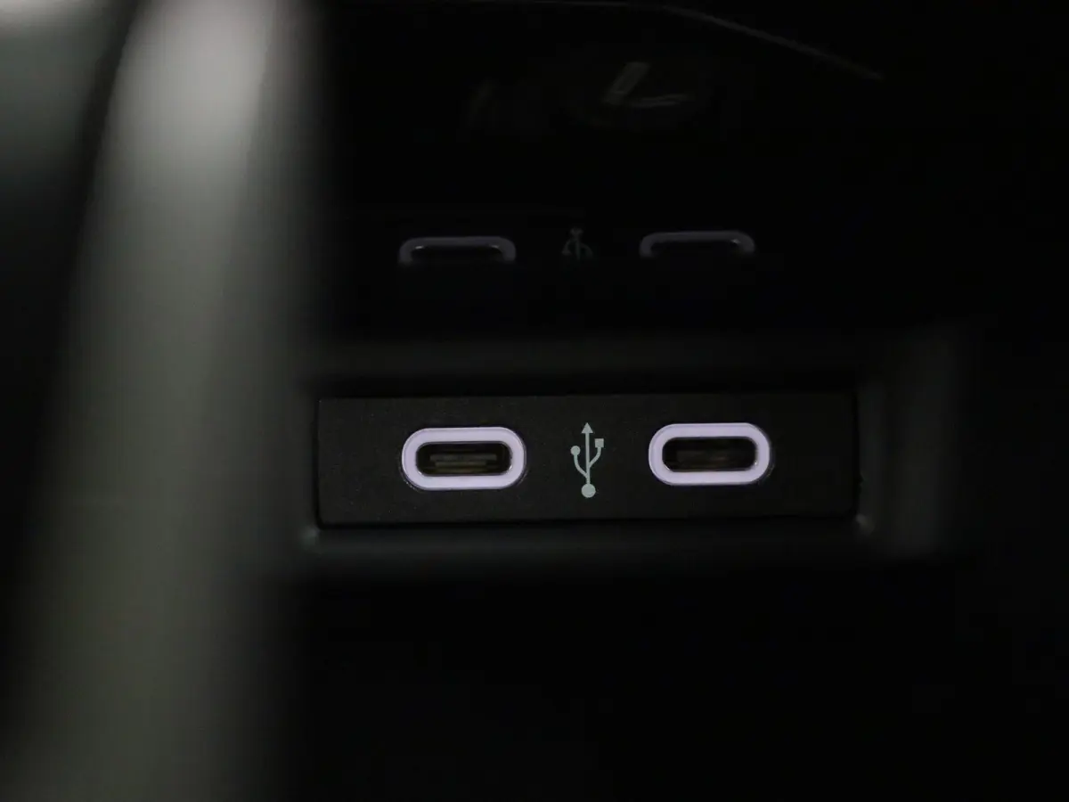 1.5 TSI R-Line 150 PK| Trekhaak Afneembaar | LEDER Interieur | Navigatie | Stoelverwarming | Stuurwielverwarming | Dodehoekdetectie | Achteruitrijcamera