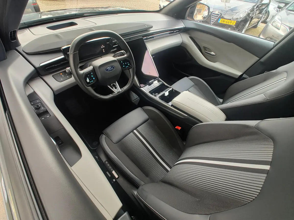 STANDARD RANGE RWD 52 kWh Massagestoel | Head-up Display | Adaptive Cruise | Google
