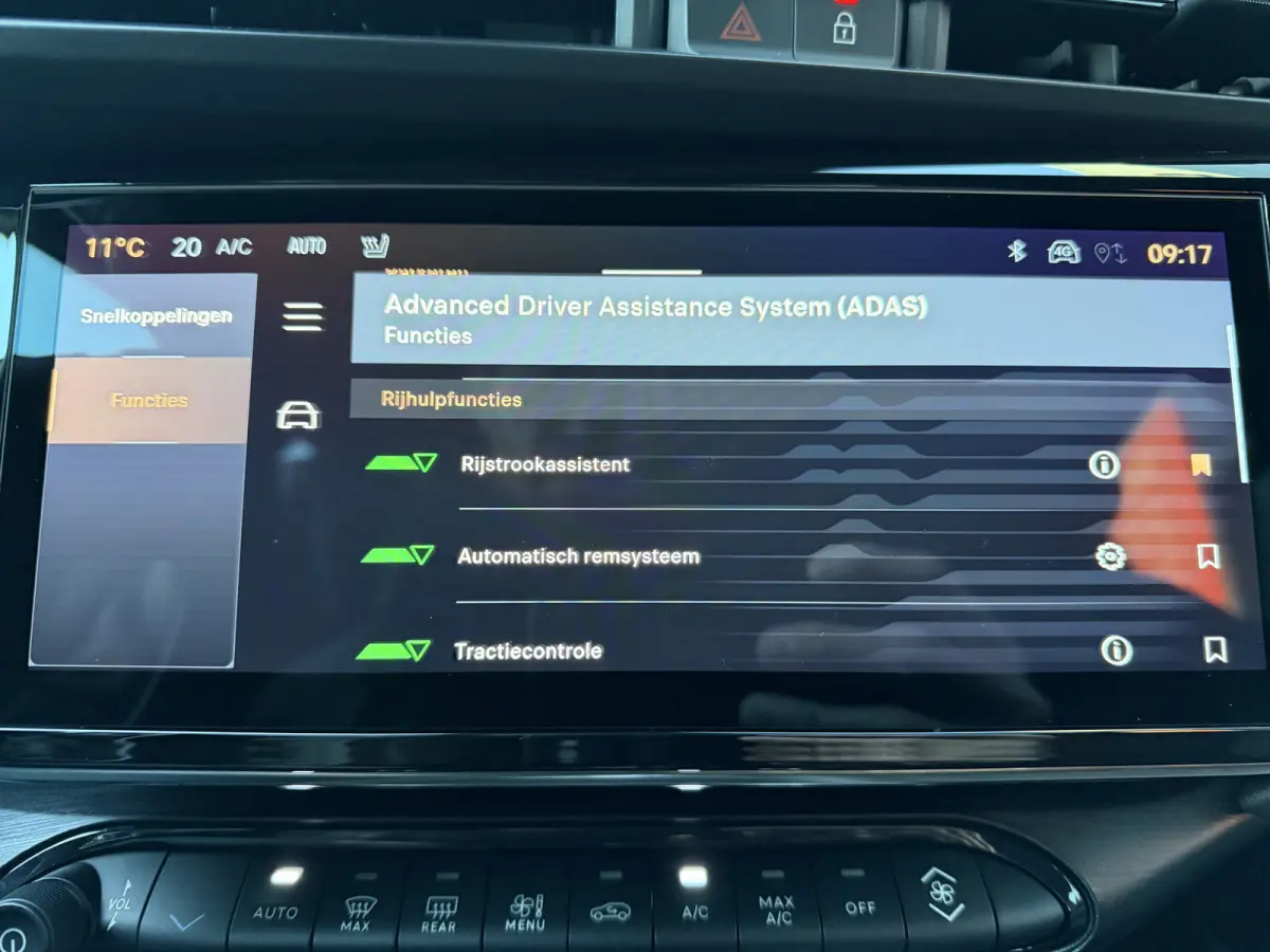 1.2 Turbo Hybrid Ibrida Speciale (Elektrische Klep - LED - Keyless Entry - Parkeersensoren V+A - Stoelverwarming - Adaptieve Cruise Controle - Camera - 18")