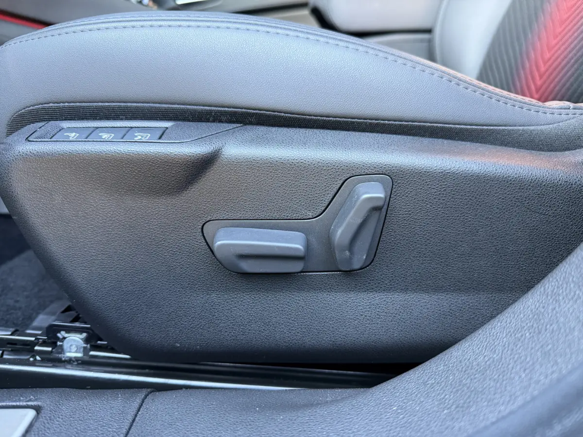 1.2 Turbo Hybrid Ibrida Speciale (Elektrische Klep - LED - Keyless Entry - Parkeersensoren V+A - Stoelverwarming - Adaptieve Cruise Controle - Camera - 18")