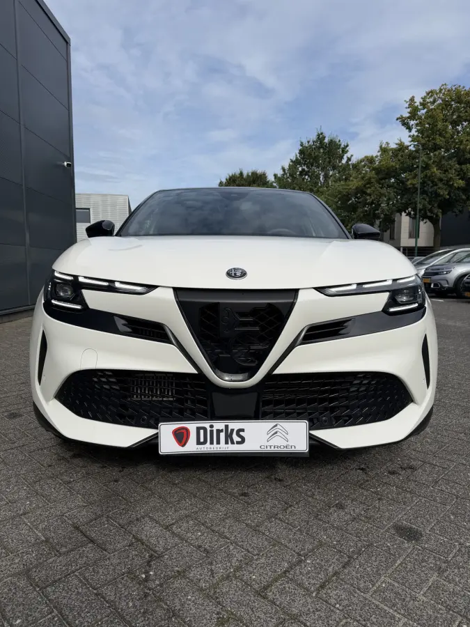 1.2 Turbo Hybrid Ibrida Speciale (Elektrische Klep - LED - Keyless Entry - Parkeersensoren V+A - Stoelverwarming - Adaptieve Cruise Controle - Camera - 18")