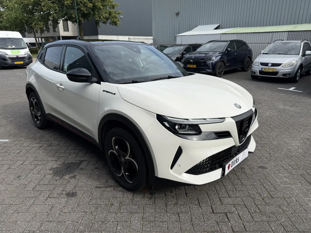 1.2 Turbo Hybrid Ibrida Speciale (Elektrische Klep - LED - Keyless Entry - Parkeersensoren V+A - Stoelverwarming - Adaptieve Cruise Controle - Camera - 18")