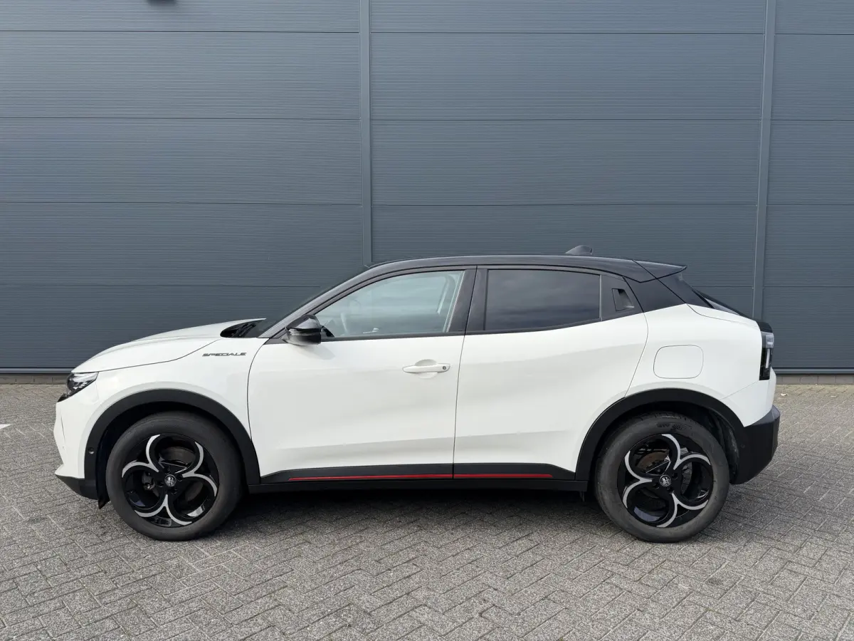 1.2 Turbo Hybrid Ibrida Speciale (Elektrische Klep - LED - Keyless Entry - Parkeersensoren V+A - Stoelverwarming - Adaptieve Cruise Controle - Camera - 18")