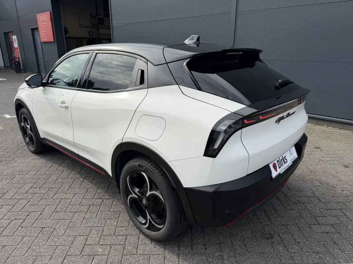 1.2 Turbo Hybrid Ibrida Speciale (Elektrische Klep - LED - Keyless Entry - Parkeersensoren V+A - Stoelverwarming - Adaptieve Cruise Controle - Camera - 18")