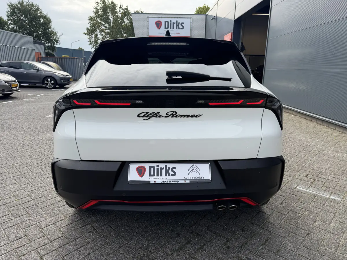 1.2 Turbo Hybrid Ibrida Speciale (Elektrische Klep - LED - Keyless Entry - Parkeersensoren V+A - Stoelverwarming - Adaptieve Cruise Controle - Camera - 18")