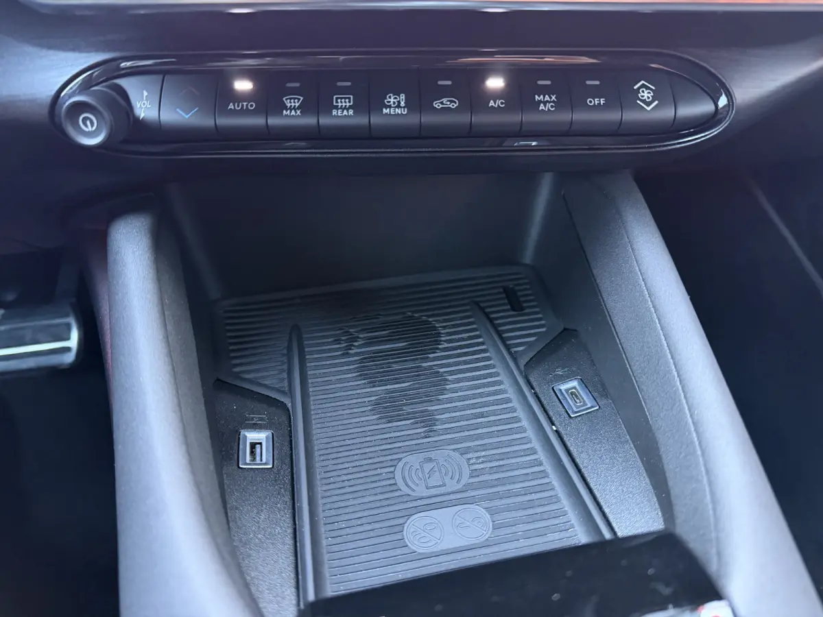 1.2 Turbo Hybrid Ibrida Speciale (Elektrische Klep - LED - Keyless Entry - Parkeersensoren V+A - Stoelverwarming - Adaptieve Cruise Controle - Camera - 18")