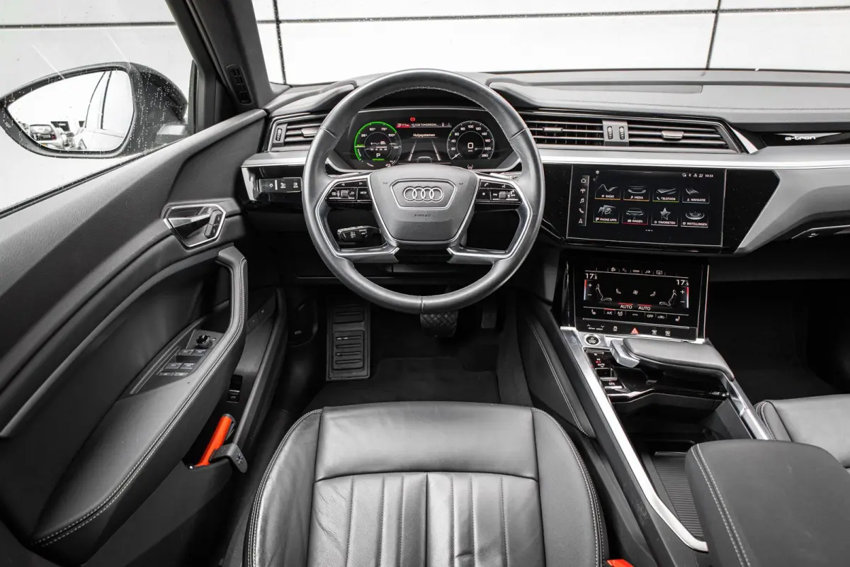 50 313pk quattro Advanced Edition 95 kWh | Camera | Luchtvering | Elektr. Stoelen + Memory | 21" Velgen