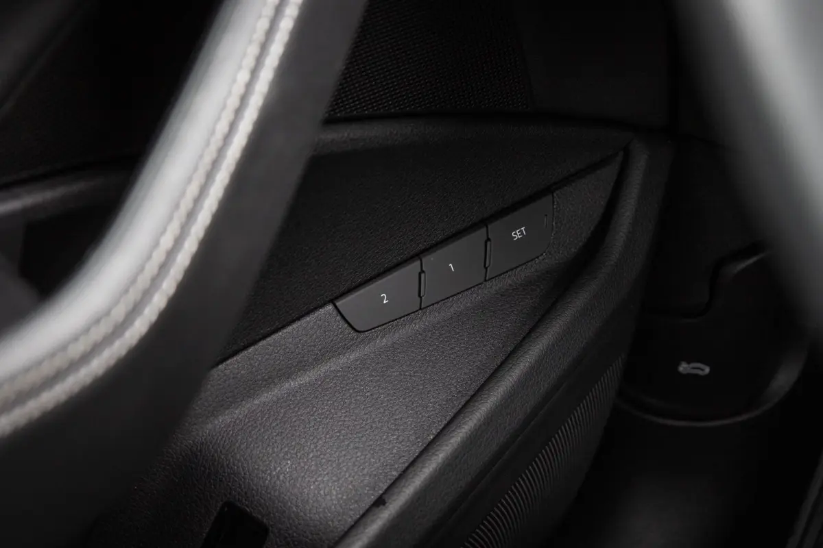 50 313pk quattro Advanced Edition 95 kWh | Camera | Luchtvering | Elektr. Stoelen + Memory | 21" Velgen