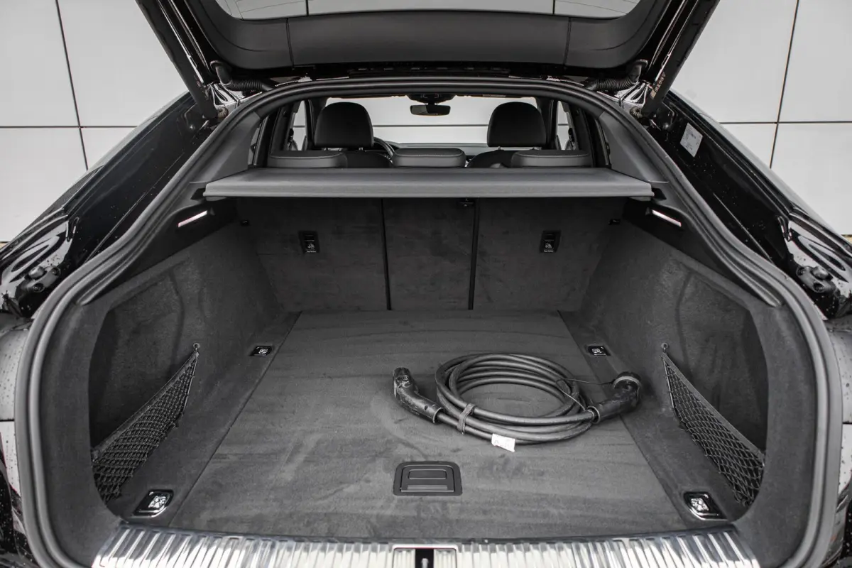 50 313pk quattro Advanced Edition 95 kWh | Camera | Luchtvering | Elektr. Stoelen + Memory | 21" Velgen