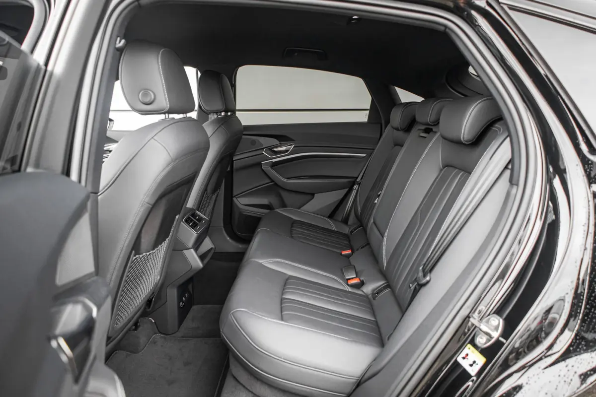 50 313pk quattro Advanced Edition 95 kWh | Camera | Luchtvering | Elektr. Stoelen + Memory | 21" Velgen