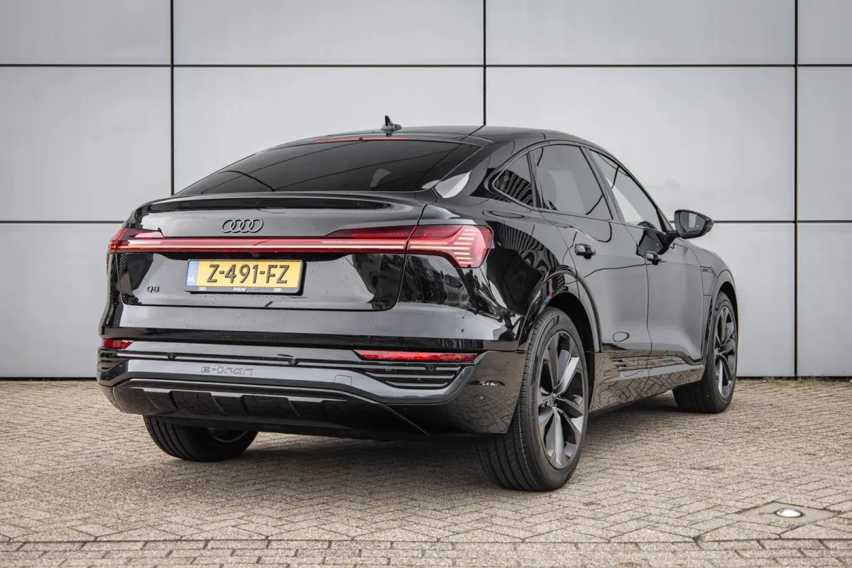 50 313pk quattro Advanced Edition 95 kWh | Camera | Luchtvering | Elektr. Stoelen + Memory | 21" Velgen