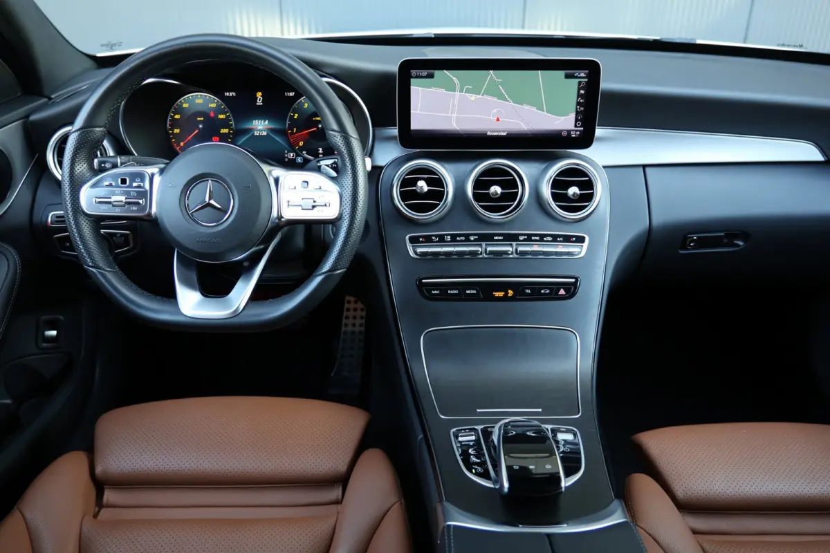 180 AMG | panoramadak | dodehoek detectie | apple carplay | leder | sfeerverlichting | achteruitrijcamera
