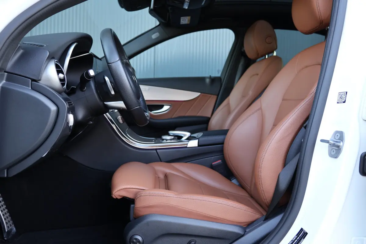180 AMG | panoramadak | dodehoek detectie | apple carplay | leder | sfeerverlichting | achteruitrijcamera
