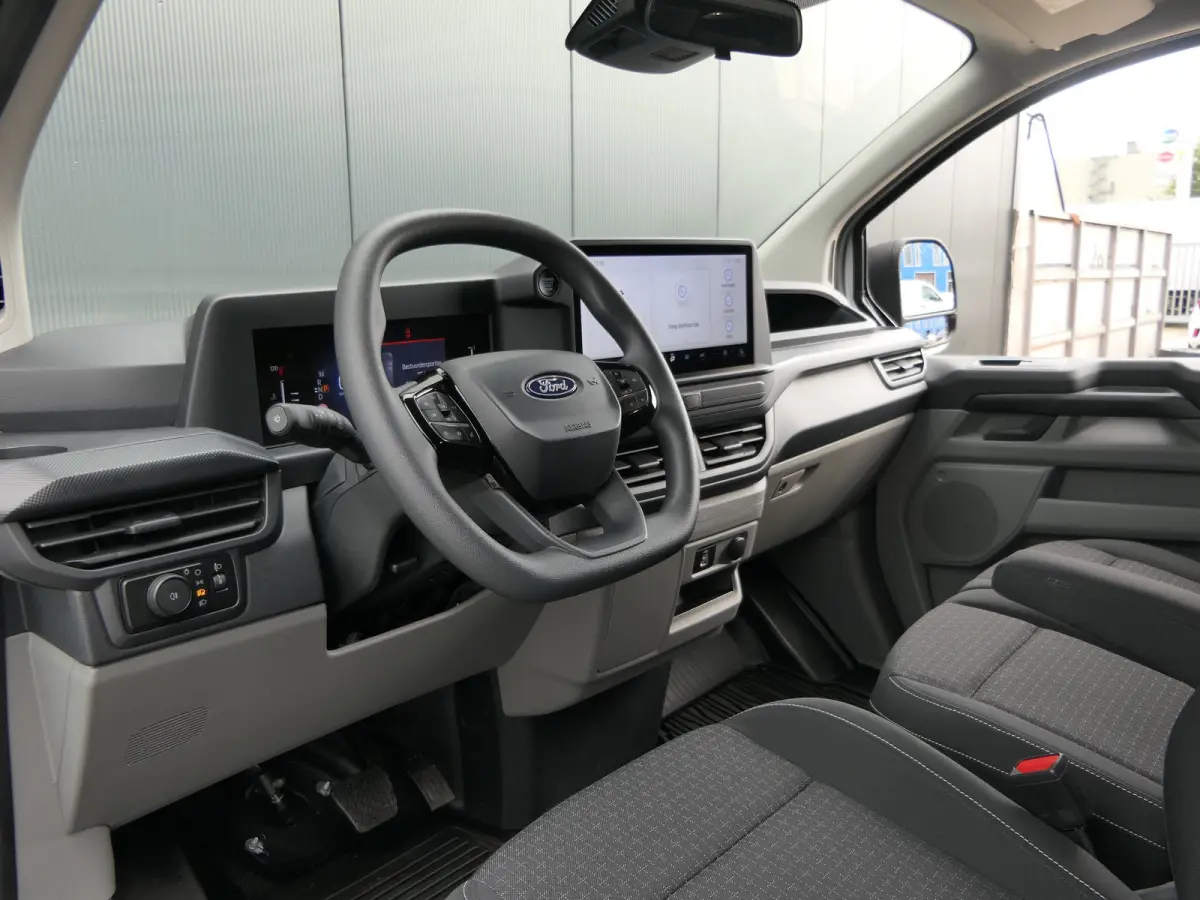 300 2.0 TDCI L2H1 Trend 170pk Automaat | Trekhaak | Camera | Stoelverwarming | LED Koplampen | CarPlay/Android Auto | Bijrijdersbank