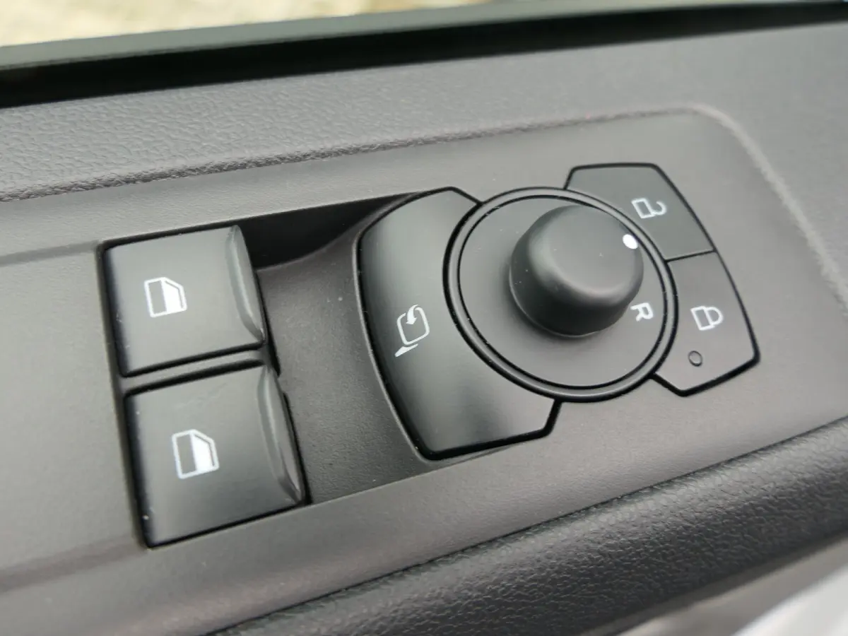 300 2.0 TDCI L2H1 Trend 170pk Automaat | Trekhaak | Camera | Stoelverwarming | LED Koplampen | CarPlay/Android Auto | Bijrijdersbank