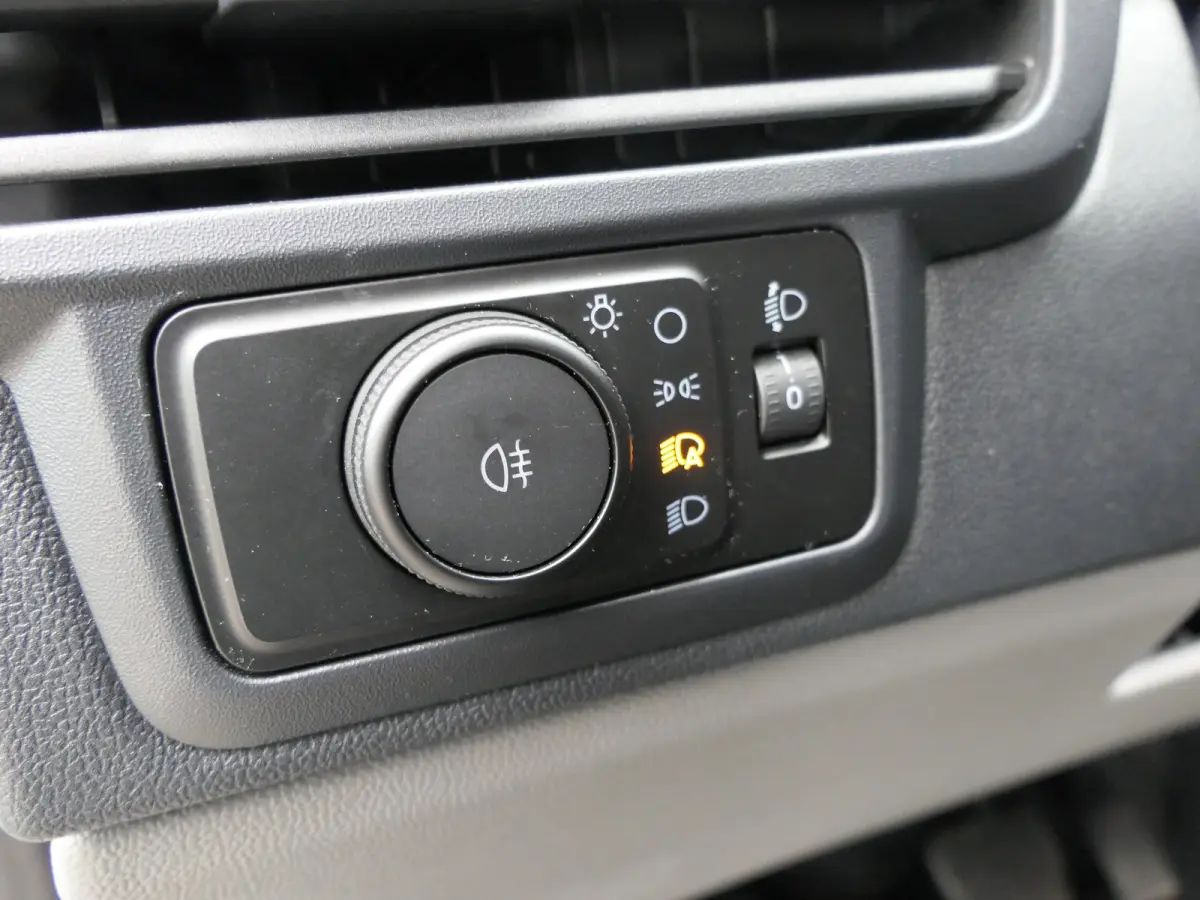 300 2.0 TDCI L2H1 Trend 170pk Automaat | Trekhaak | Camera | Stoelverwarming | LED Koplampen | CarPlay/Android Auto | Bijrijdersbank