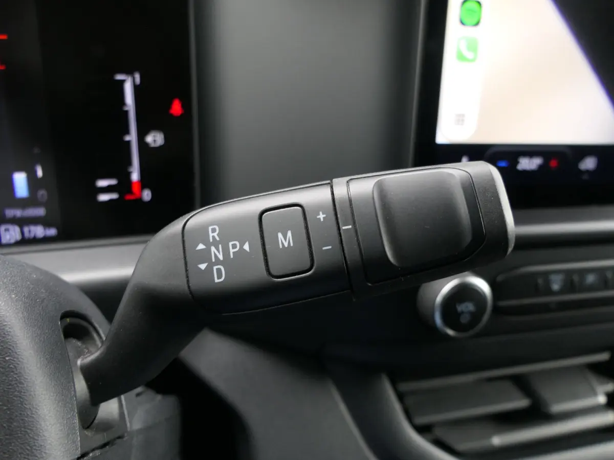 300 2.0 TDCI L2H1 Trend 170pk Automaat | Trekhaak | Camera | Stoelverwarming | LED Koplampen | CarPlay/Android Auto | Bijrijdersbank