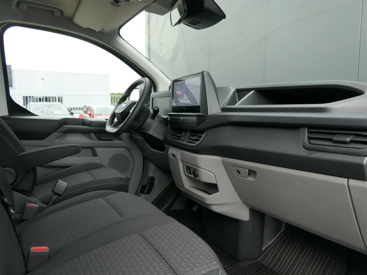 300 2.0 TDCI L2H1 Trend 170pk Automaat | Trekhaak | Camera | Stoelverwarming | LED Koplampen | CarPlay/Android Auto | Bijrijdersbank