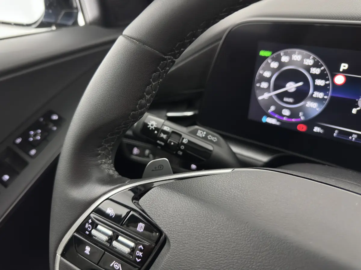 DynamicLine 64.8 kWh [3-Fase-11kW] {SoH-100%} (INCL-BTW) Aut. *LEATHER-FABRIC | ADAPTIVE-CRUISE | DIGI-COCKPIT | KEYLESS | CAMERA | DAB | COMFORTSEATS | SHIFTPADDLES | ECC | PDC | CARPLAY | 