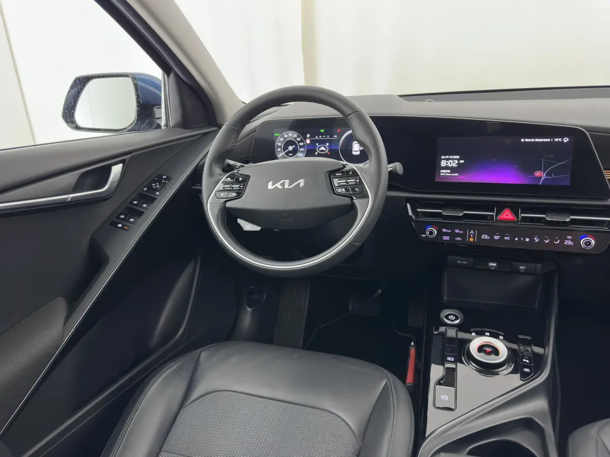 DynamicLine 64.8 kWh [3-Fase-11kW] {SoH-100%} (INCL-BTW) Aut. *LEATHER-FABRIC | ADAPTIVE-CRUISE | DIGI-COCKPIT | KEYLESS | CAMERA | DAB | COMFORTSEATS | SHIFTPADDLES | ECC | PDC | CARPLAY | 