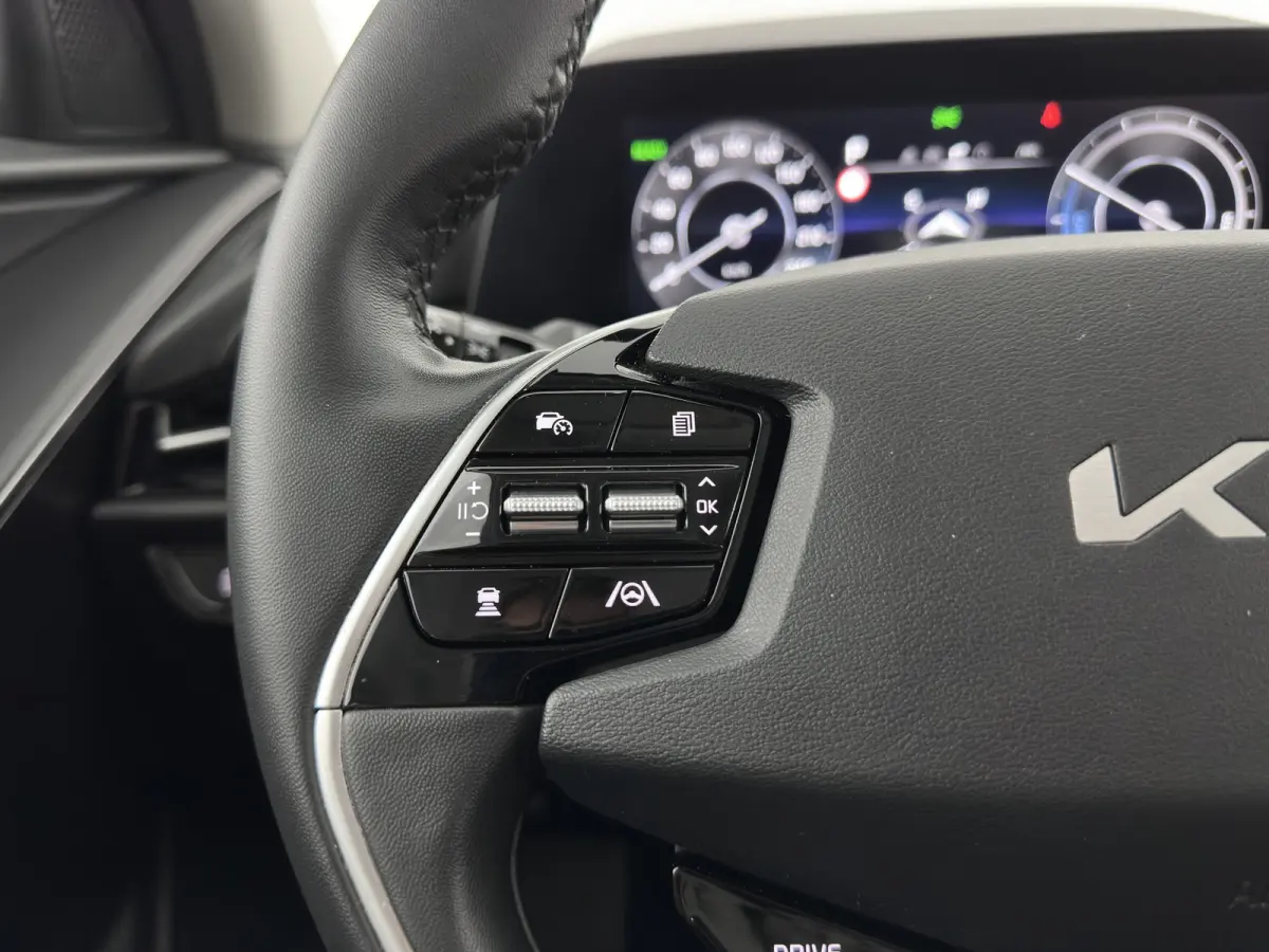 DynamicLine 64.8 kWh [3-Fase-11kW] {SoH-100%} (INCL-BTW) Aut. *LEATHER-FABRIC | ADAPTIVE-CRUISE | DIGI-COCKPIT | KEYLESS | CAMERA | DAB | COMFORTSEATS | SHIFTPADDLES | ECC | PDC | CARPLAY | 