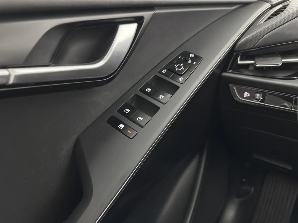 DynamicLine 64.8 kWh [3-Fase-11kW] {SoH-100%} (INCL-BTW) Aut. *LEATHER-FABRIC | ADAPTIVE-CRUISE | DIGI-COCKPIT | KEYLESS | CAMERA | DAB | COMFORTSEATS | SHIFTPADDLES | ECC | PDC | CARPLAY | 