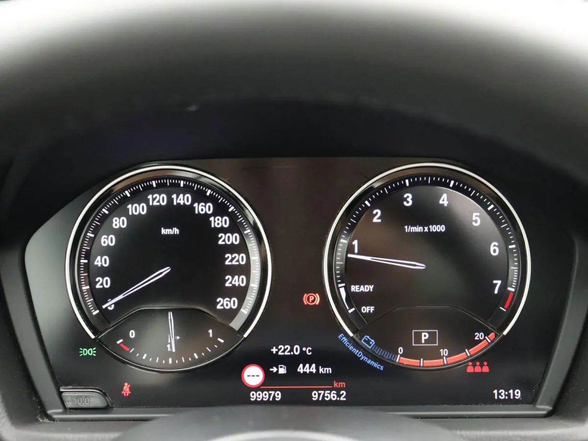 sDrive20i Orange Edition | High Executive | Audio Media Pack | Parking Pack | Trekhaak  | Panoramadak | Head Up Display | HiFi | 18''