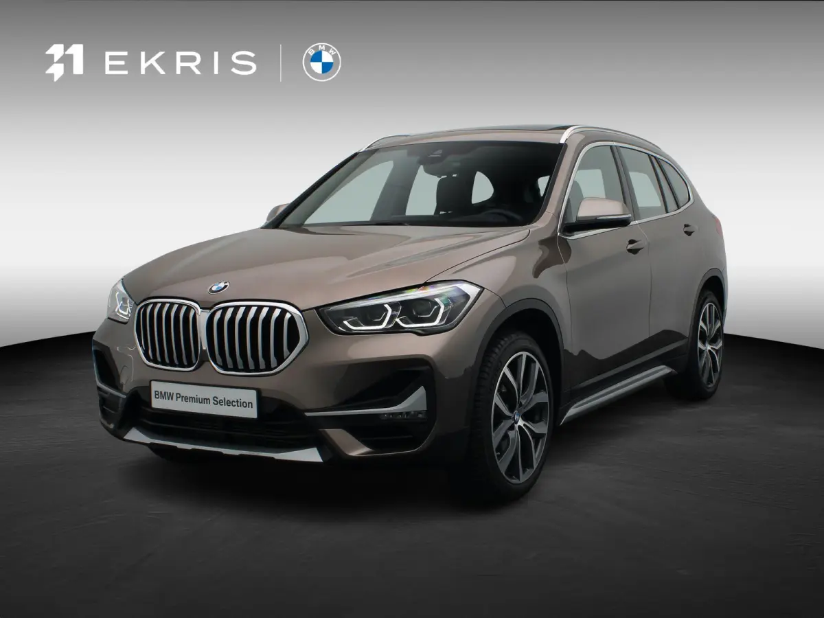 sDrive20i Orange Edition | High Executive | Audio Media Pack | Parking Pack | Trekhaak  | Panoramadak | Head Up Display | HiFi | 18''