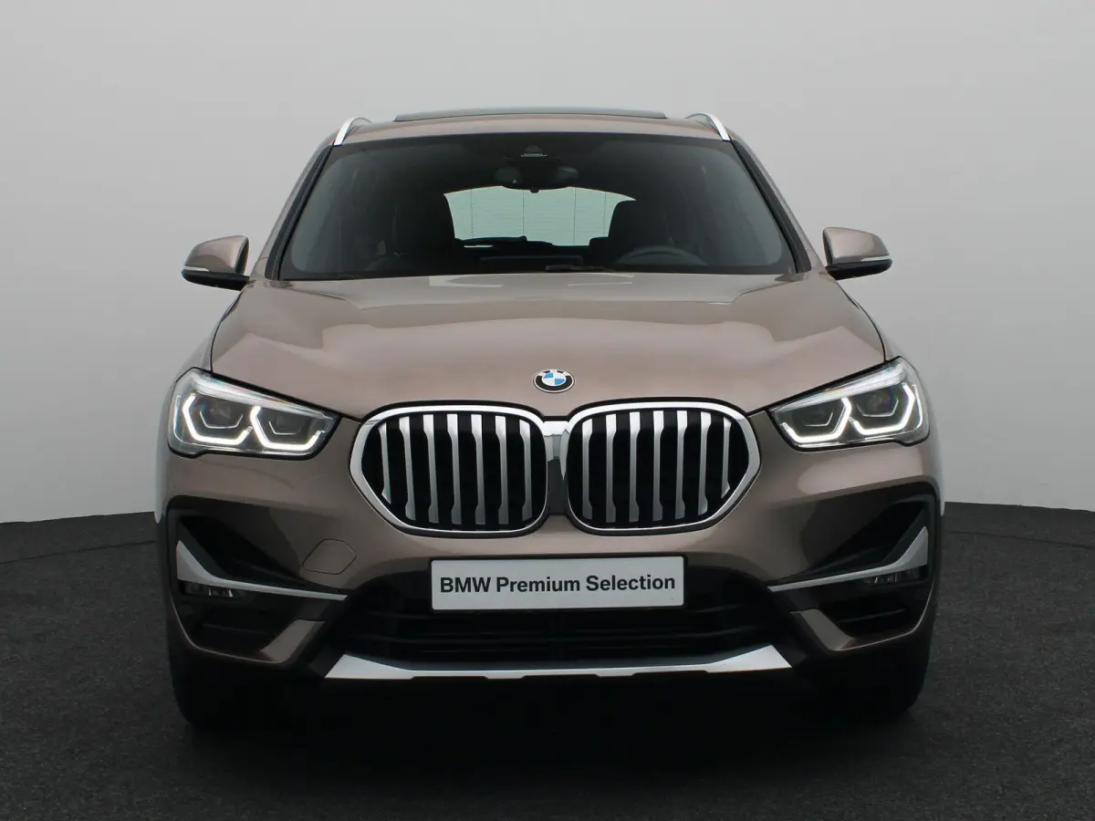 sDrive20i Orange Edition | High Executive | Audio Media Pack | Parking Pack | Trekhaak  | Panoramadak | Head Up Display | HiFi | 18''