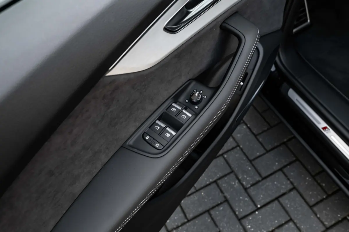 55 TFSI e 290 kW / 394 pk tiptronic quattro Pro Line S | Adaptive air suspension sport | Adaptive cruise control | Audi Connect diensten