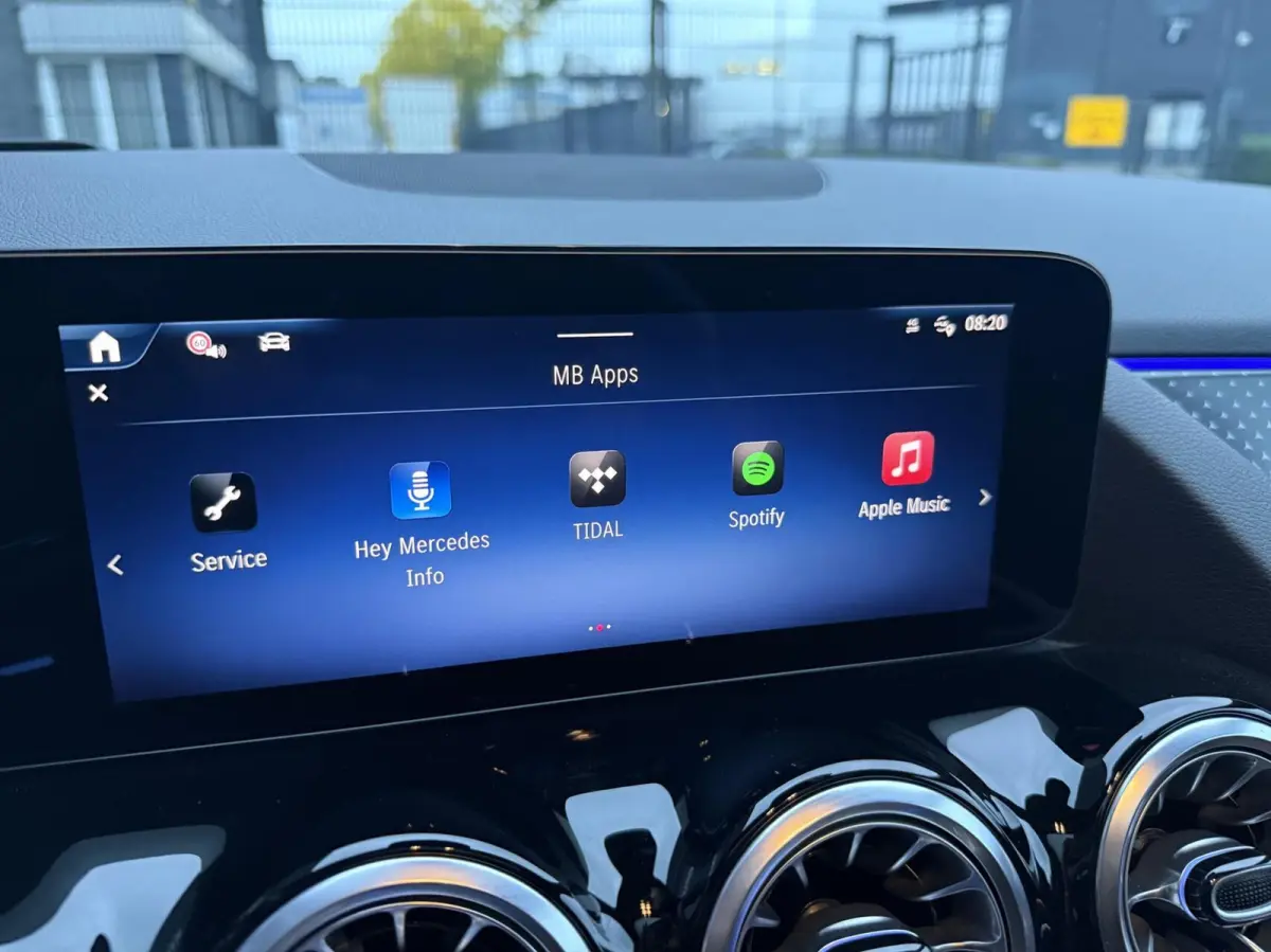 180 AMG Line MILD-HYBRID PANO LEER HEAD UP