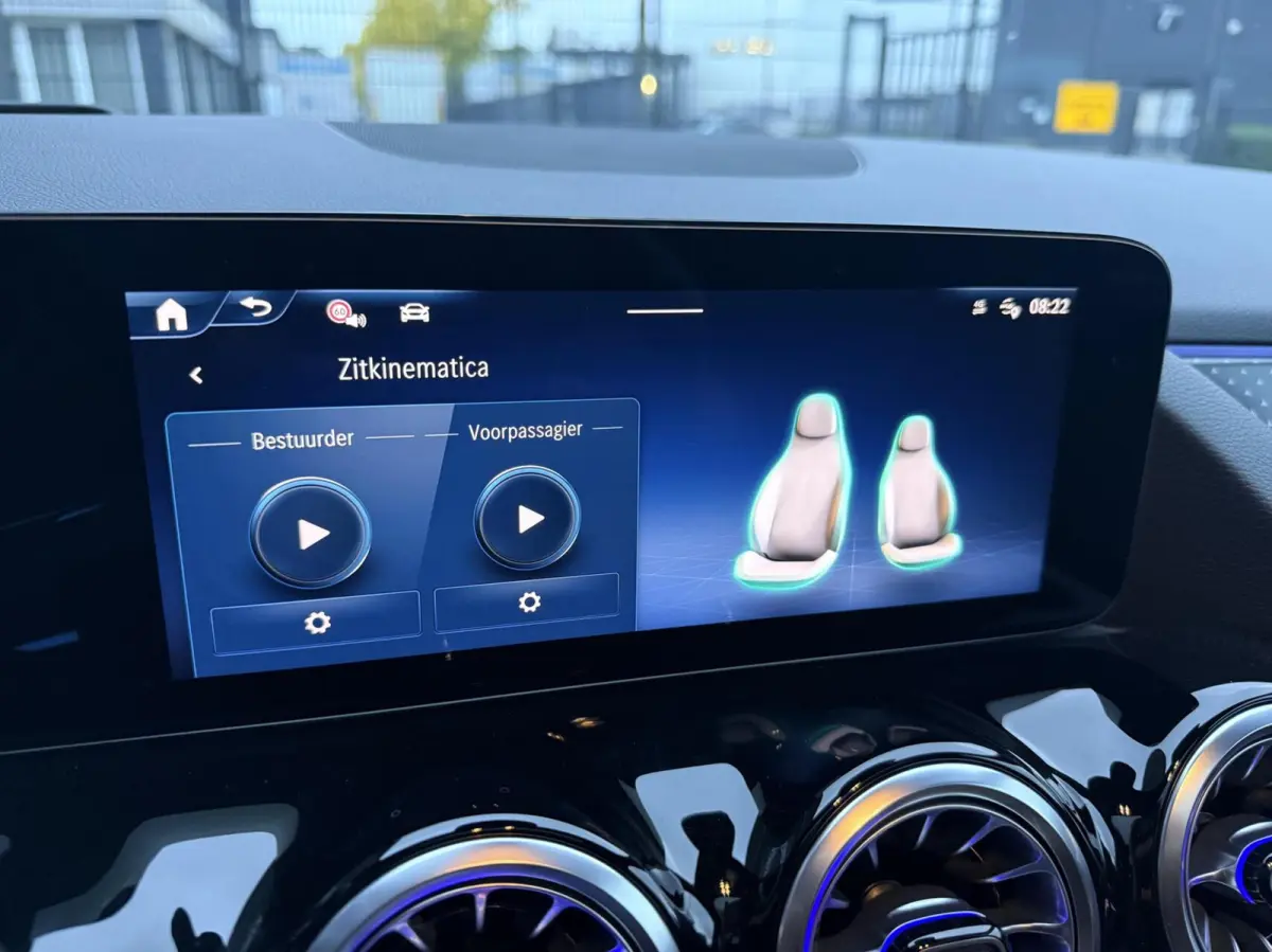 180 AMG Line MILD-HYBRID PANO LEER HEAD UP