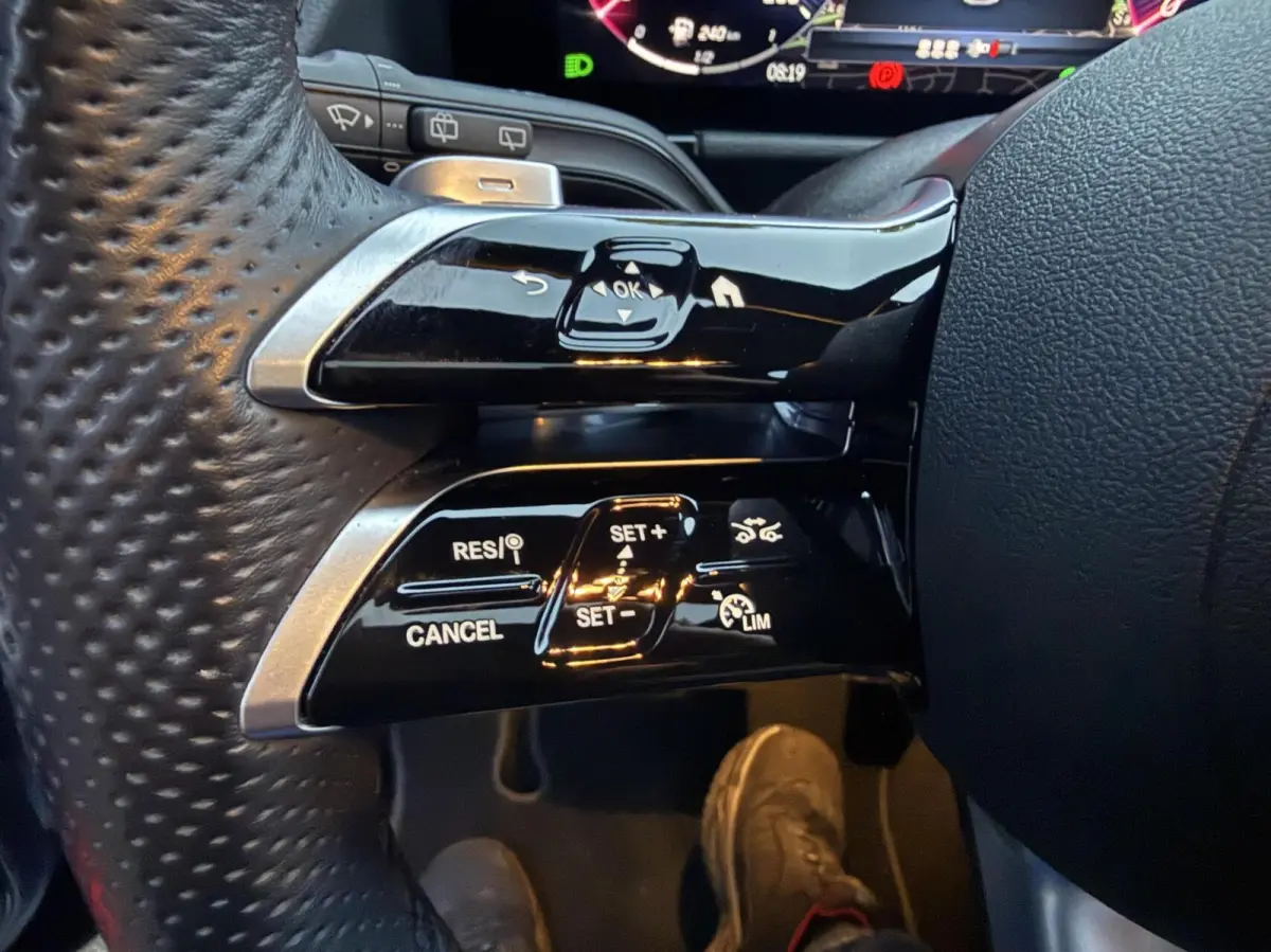 180 AMG Line MILD-HYBRID PANO LEER HEAD UP