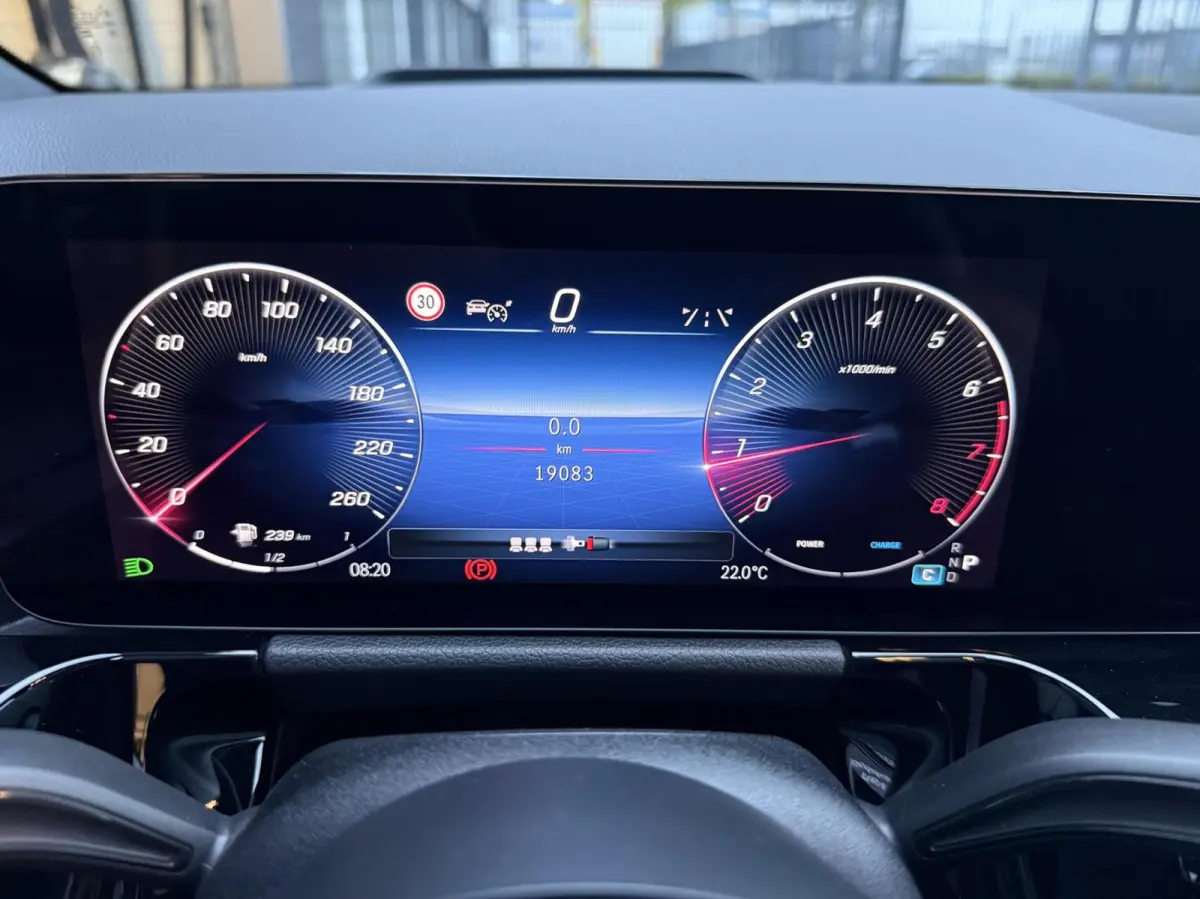 180 AMG Line MILD-HYBRID PANO LEER HEAD UP