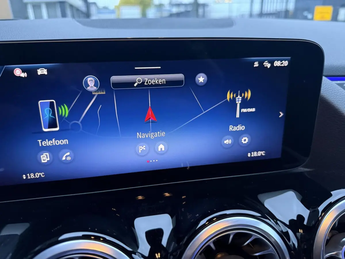 180 AMG Line MILD-HYBRID PANO LEER HEAD UP