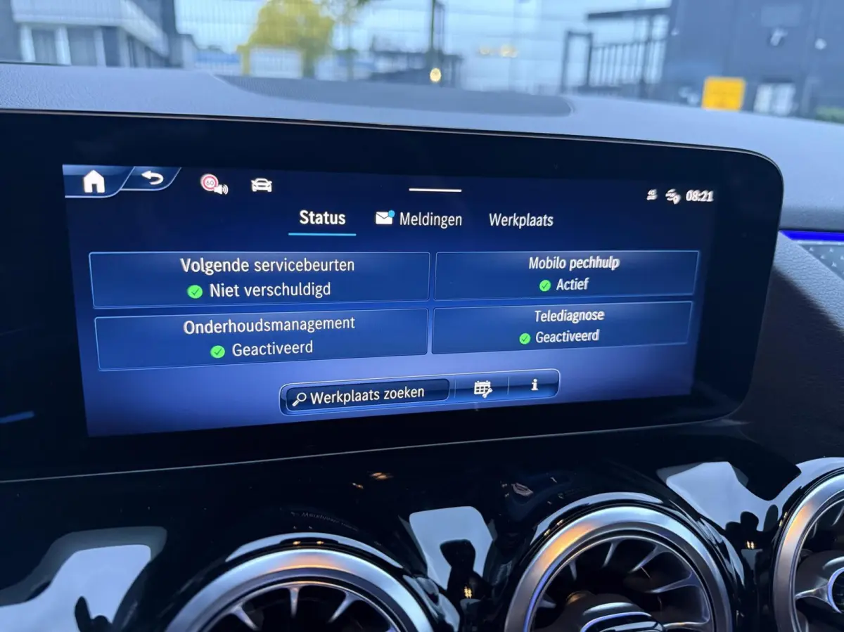 180 AMG Line MILD-HYBRID PANO LEER HEAD UP