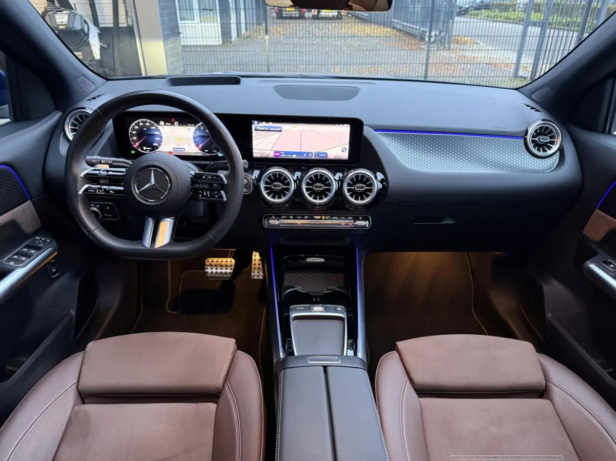 180 AMG Line MILD-HYBRID PANO LEER HEAD UP