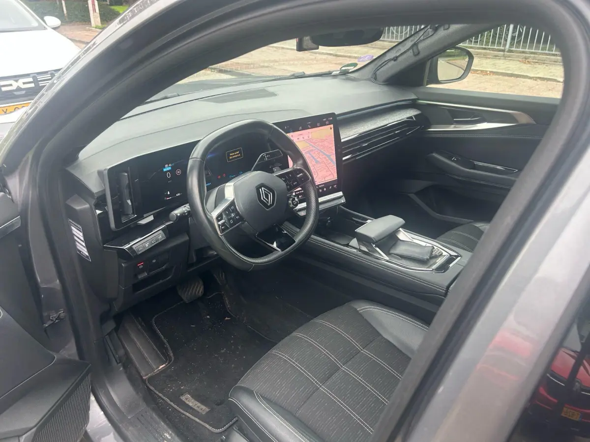 techno E-Tech full hybrid 200 | Pack advanced driving assist | Pack Comfort | pack around view camera | Pack Safety |