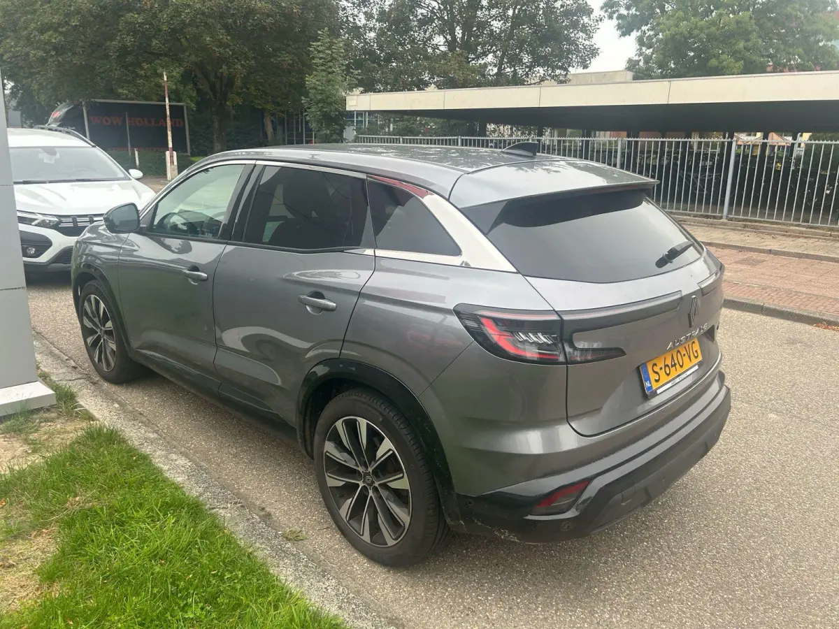 techno E-Tech full hybrid 200 | Pack advanced driving assist | Pack Comfort | pack around view camera | Pack Safety |