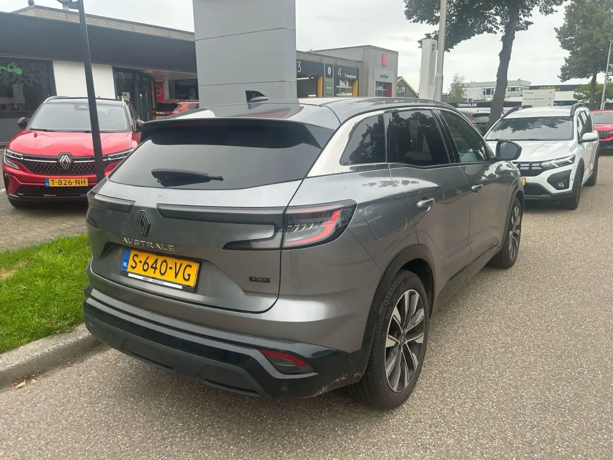techno E-Tech full hybrid 200 | Pack advanced driving assist | Pack Comfort | pack around view camera | Pack Safety |