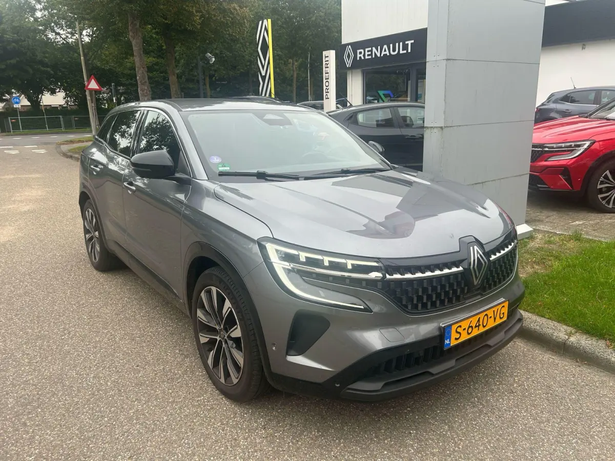 techno E-Tech full hybrid 200 | Pack advanced driving assist | Pack Comfort | pack around view camera | Pack Safety |