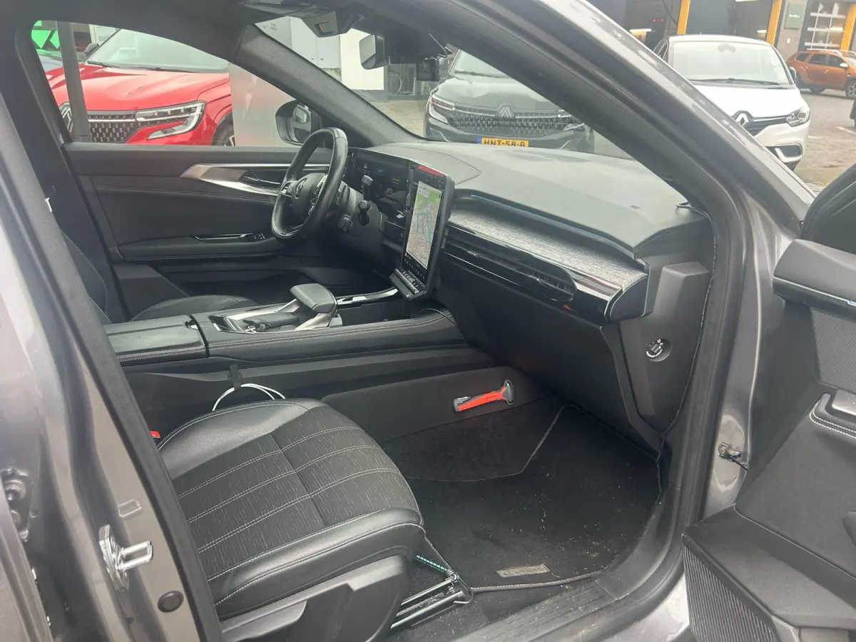 techno E-Tech full hybrid 200 | Pack advanced driving assist | Pack Comfort | pack around view camera | Pack Safety |