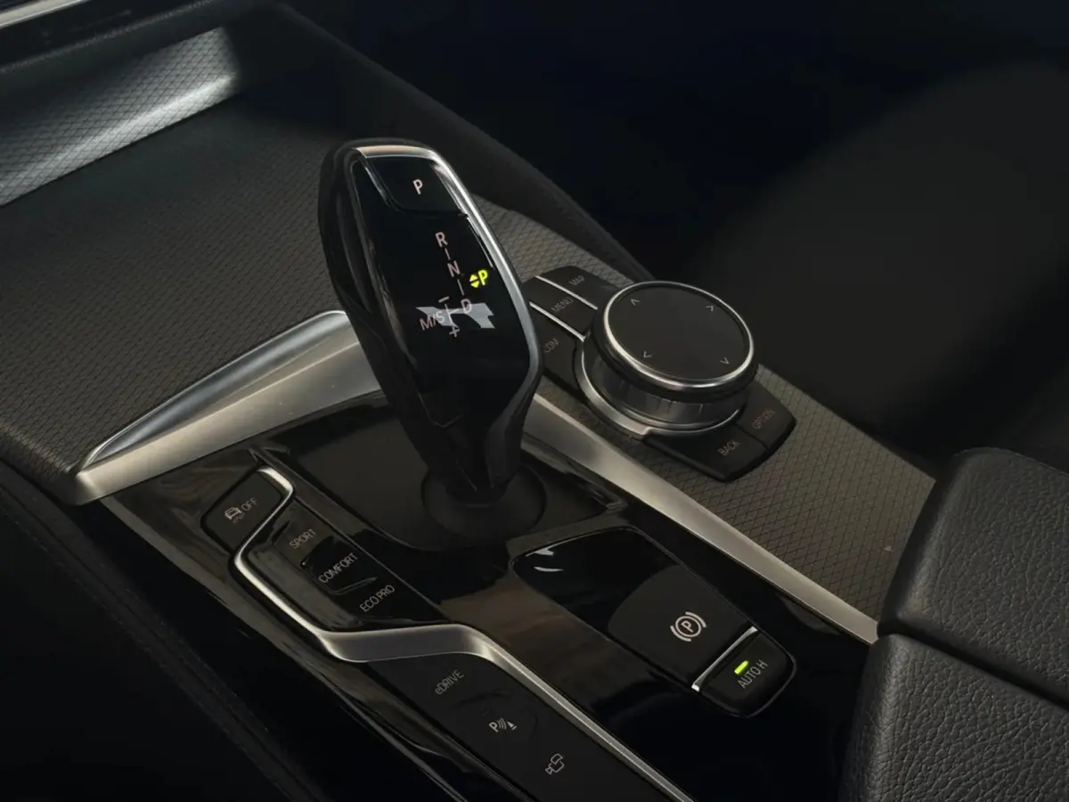 530e iPerformance High Executive(Dealer OnderH, Navi Prof, Comfort Zetels, Harman/ Kardon, Head-up, 360 camera, Etc)