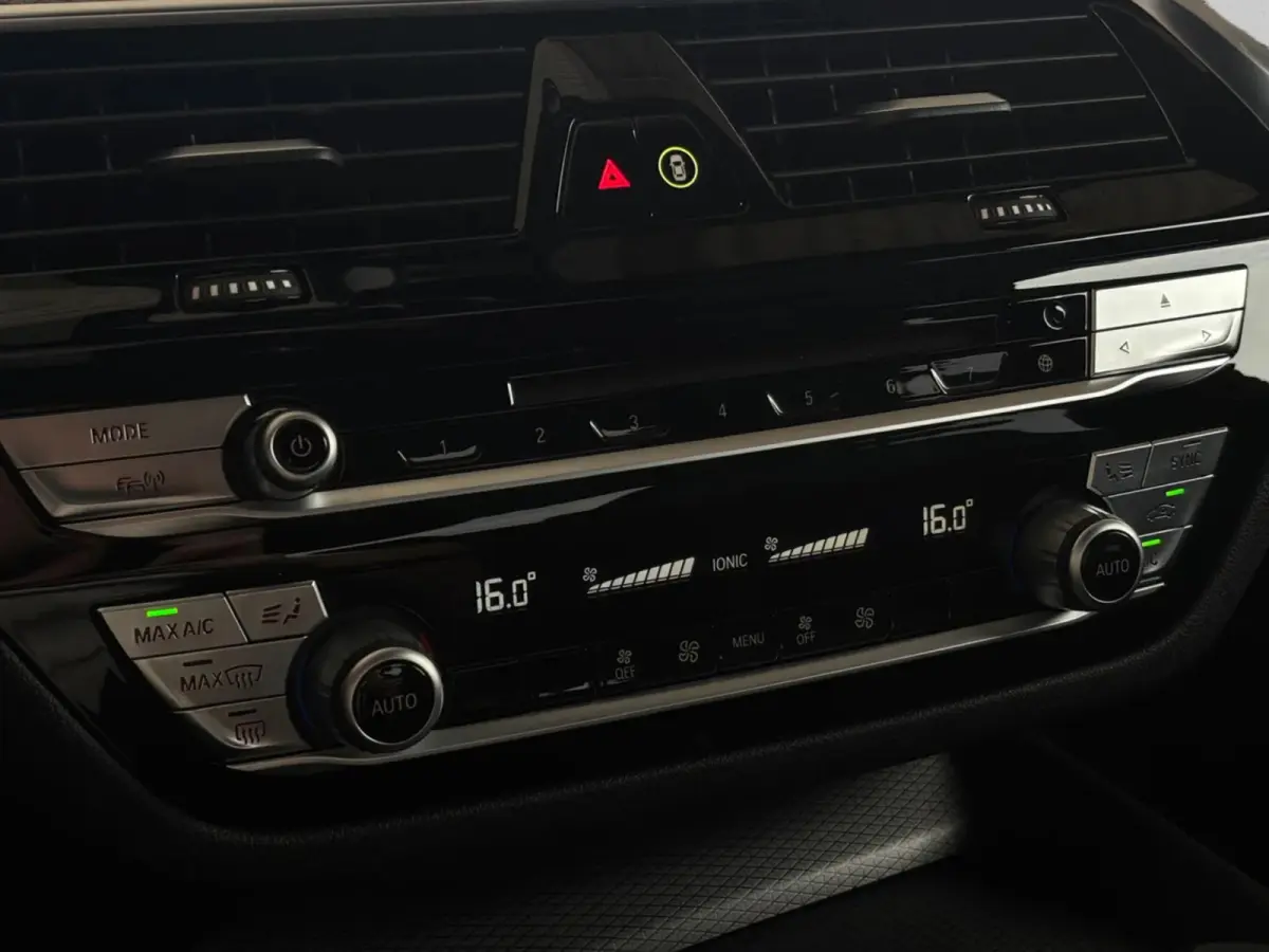 530e iPerformance High Executive(Dealer OnderH, Navi Prof, Comfort Zetels, Harman/ Kardon, Head-up, 360 camera, Etc)