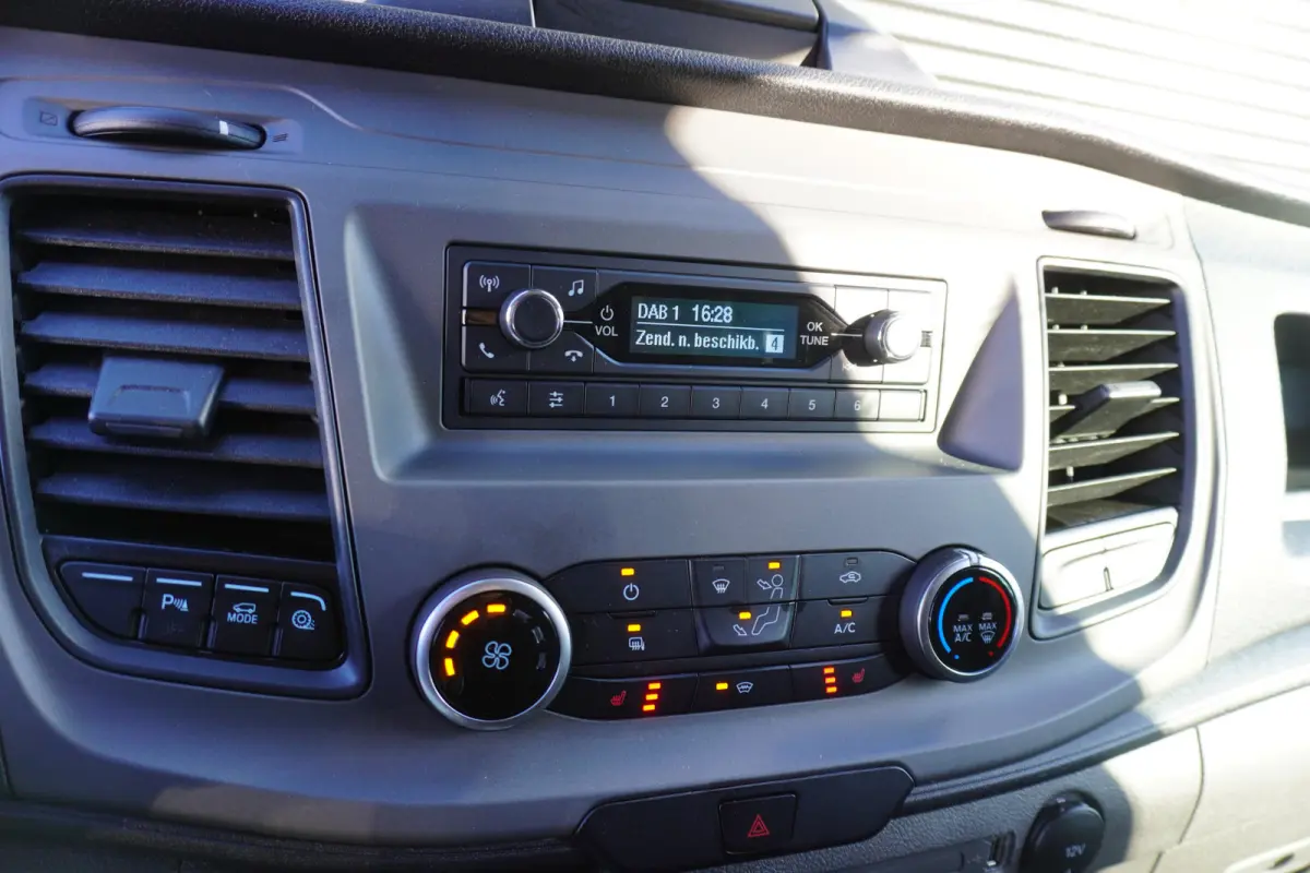 131pk Automaat L1H1 Trend Airco Cruise control Parkeersensoren Stoelverwarming Bluetooth Euro6