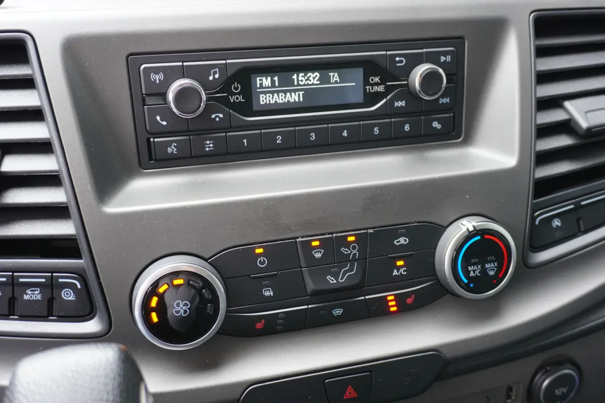 131pk Automaat L1H1 Trend Airco Cruise control Parkeersensoren Stoelverwarming Bluetooth Euro6