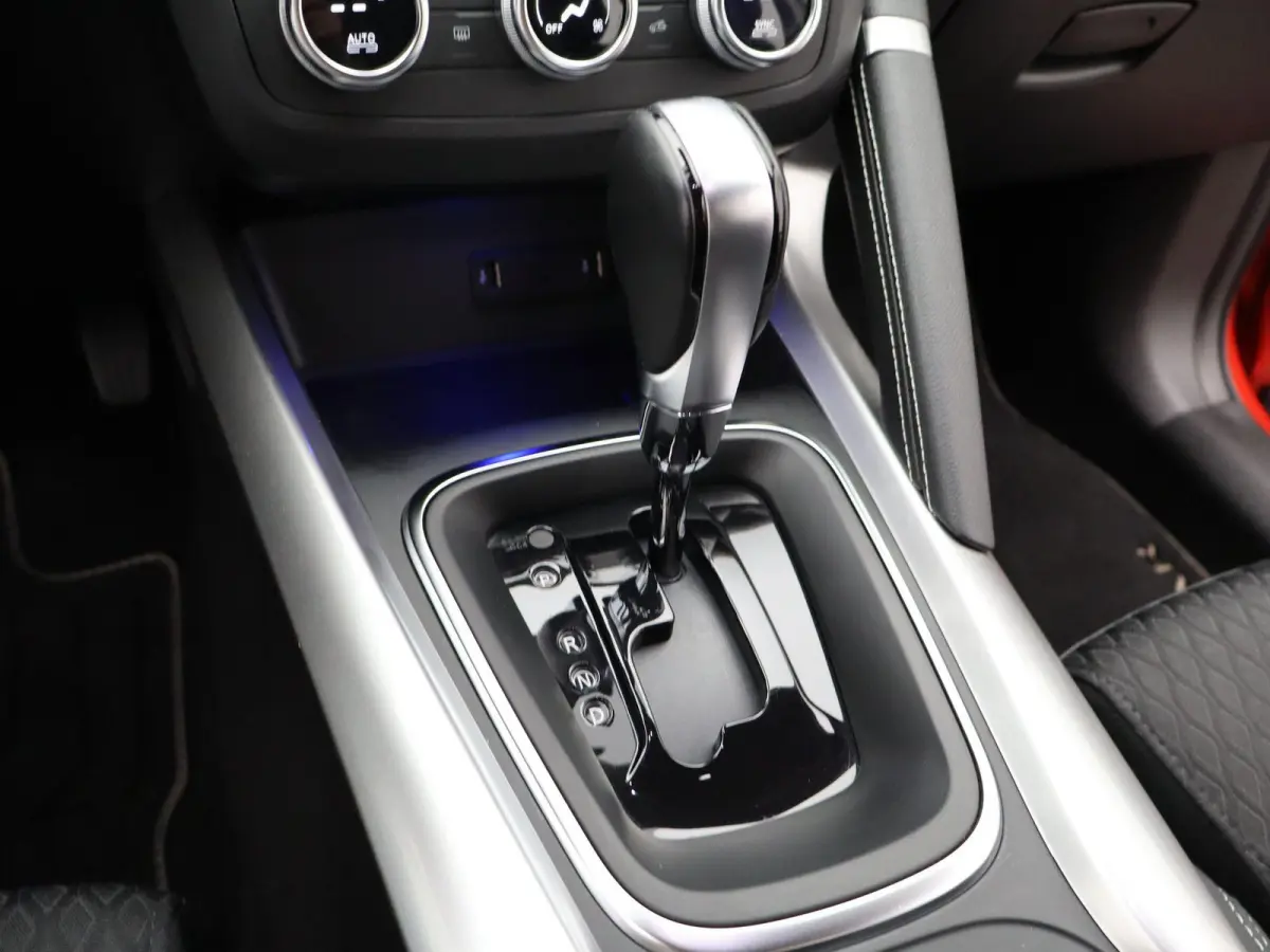 TCe 140 EDC GPF BOSE Edition | automaat | trekhaak |